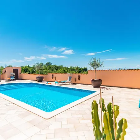 Boutique In With Private Swimming Pool *